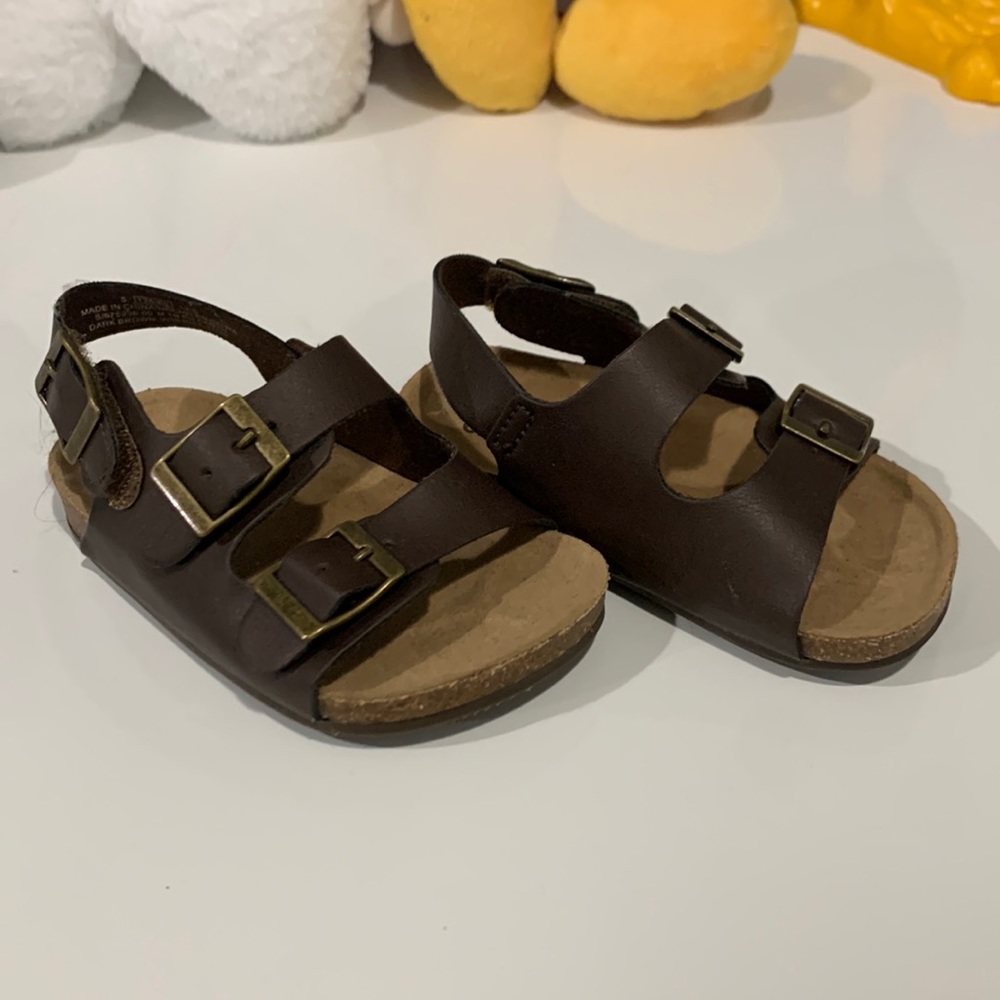 BROWN SANDALS